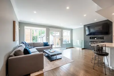 Luxury 3br Home • Central & Quiet • Lawrence Park