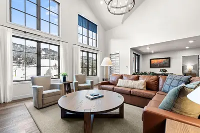 Image de Summit View Escape | Exclusive Tamarack Perks