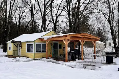 Image de Cozy 2-bedroom private Lakefront-cottage on Oneida Lake.