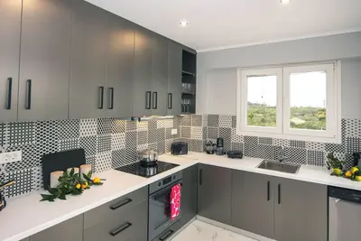 Image de Gigi Star Lodgings 3 Bedroom Premium Apartment w Pool, Private Balcony, Sea View