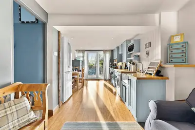 Image de Abbey House: Character filled 1 bedroom with terraced balcony: sleeps 4
