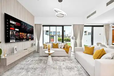 Elegant 4br Villa | Desert Light & Serene Views