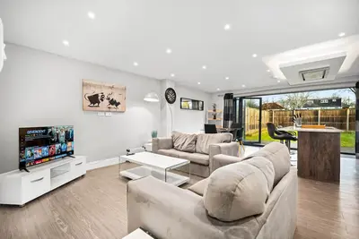 Image de Grand 5 Bedrooms and 3 Bath Birmingham Home