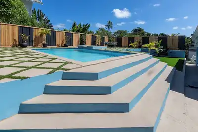 Image de We would like to introduce you to our newly birthed Villa Emunah the Courtyard!