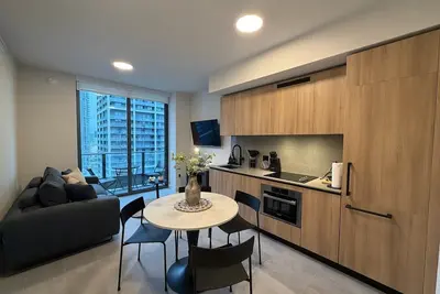 Image de Sleek Downtown Condo | Near Kaseya Center