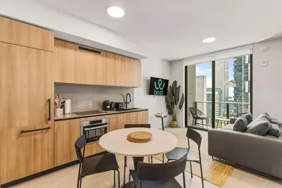 Image de Refined Urban Condo | Near Bayfront Park