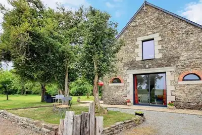 Image de Gîte - Le Buis de Bréhaut : terrasse, jardin et Wi-Fi