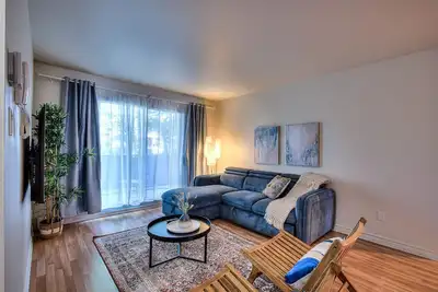 Image de Beautiful 2br in Mtl with 2 included parking spots
