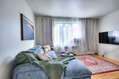 Image de Delightful Style & Comfort in Montreal! Sleeps 4!