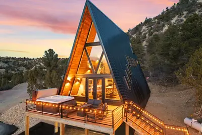 Image de Luxury A-Frame Retreat near Zion & Bryce | Hot Tub