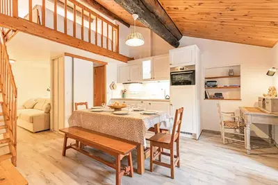 Image de Appartement situé au centre du vieux village au dernier étage d'une maison à l'architecture typique traditionnelle