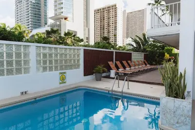 Image de Relaxing Couple Retreat | Spacious Suite w/ Living Area | Free Breakfast