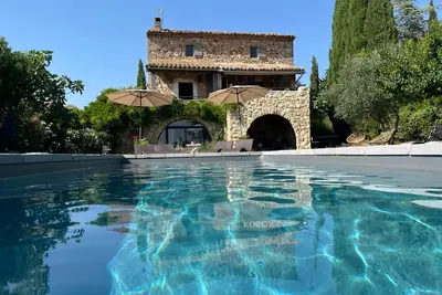 Image de Bastide En Pierre Du Xviii eme à Uzes