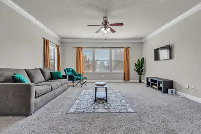 Image de Spacious Modern Galleria Condo w/ Full Kitchen & Free Parking