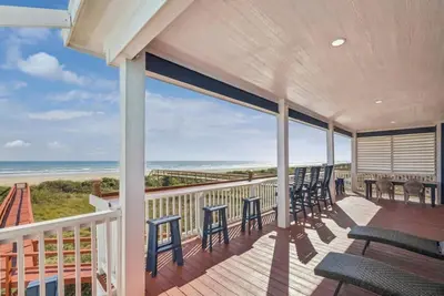 Image de Blue water Bliss at Surfside Spacious 4 bd 4 bath Ocean Front Private Walk Over