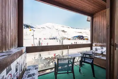 Image de Le 337 - Antares - Au pied des pistes