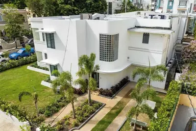 Stunning Art Deco Villa - 1 Block from the Beach