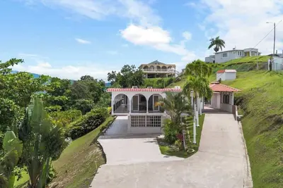 Montmare Exclusive Paradise Getaway Villa with Pool