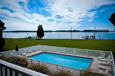Image de Captain's Quarters on the Chesapeake Bay - Pool, Hot tub, Pier and sleeps >22