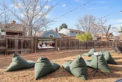 Image de The Backyard Movie, Hot Tub & 2 Game Rooms