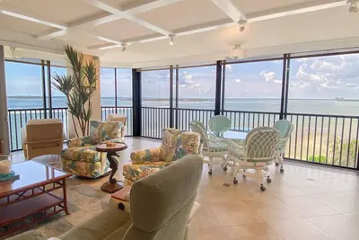 Image de Luxury Water View! Experience Sanibel Harbour Tower 517 with wrap around Balcony!