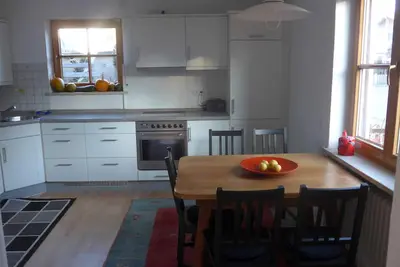 Image de Light-flooded vacation apartment with garden near the lake