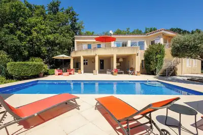 Image de Grande villa  vue imprenable  proche Avignon \nidéale pour  vacances en famille