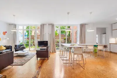 Image de Felt Factory Loft with Patio