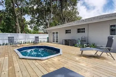 Image de Large 4 bedroom | Midtown | Great Area