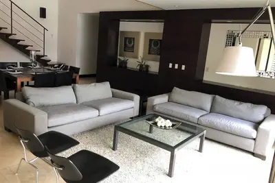 Image de Luxury 2 -Br Condo in the heart everything!