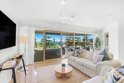 Image de Sandcastles View :Pool Sauna & Steps to the Beach