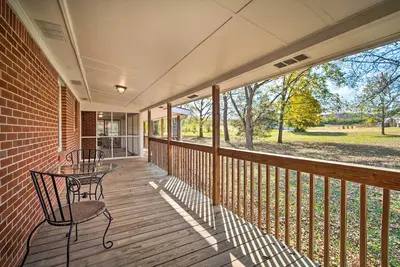 Image de Serene 4-bedroom house beside a lake with Ac in charming Cave Spring