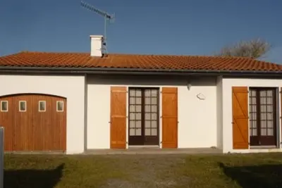 Image de Maison 4 personnes à 600m de la plage, animaux admis