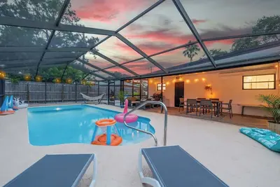 Image de Bright 4br home w pool & outdoor dining