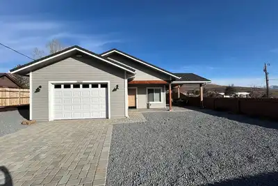 Image de Newly Built South Reno Close to Tahoe, Sierra view