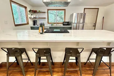 Large Cabin on Ave of Giants with private Eel River access