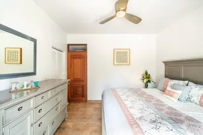 Image de Spacious Four-Bedroom Home, Sunset Views