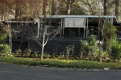 Image de 2-bedroom bungalow in serene Applegate Ca Usa with Ac & WiFi