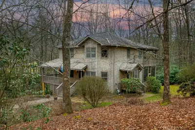 Image de Bear Bunker - 10 minutes from Highlands and 12 minutes from Cashiers