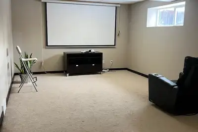 Image de Private & Quiet Basement Suite – Easy Access to Downtown & Transit\"