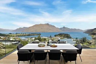 Image de Luxury Queenstown Getaway: Spa, Views & Bbq