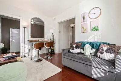 Image de 1br Near UofA • Work Desk • Walkable Location