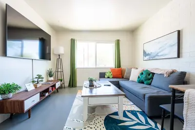 Image de Cozy 2br W/ Desk • Fast Wi-Fi • Easy Parking