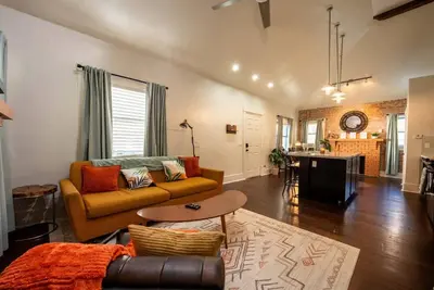 Image de Sonoran Sun | Gem Show Oasis Near UofA