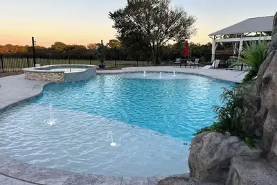 Image de River Valley Place-Pool Spa Pickleball GameBarn Ev