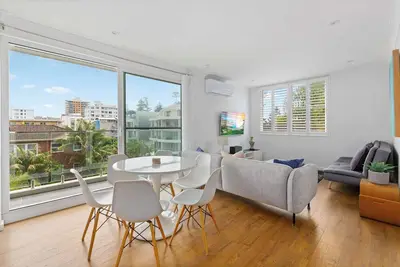 Sunny Manly Apartment Steps from Beach & Cafes