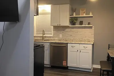 Image de 3-bedroom house in perfect Inkster with cool Ac breeze