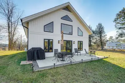 Image de Peaceful Farmhouse Retreat 6 Mi to Virginia Tech!