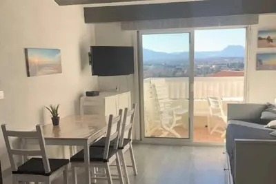 Image de Beau 2 pièces, clim, piscine, parking privé…