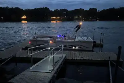 Image de Spacious 6-bedroom house on the Mississippi river, large deck with great views